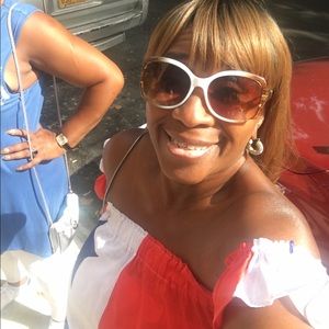 Meet your Posher, Xenia