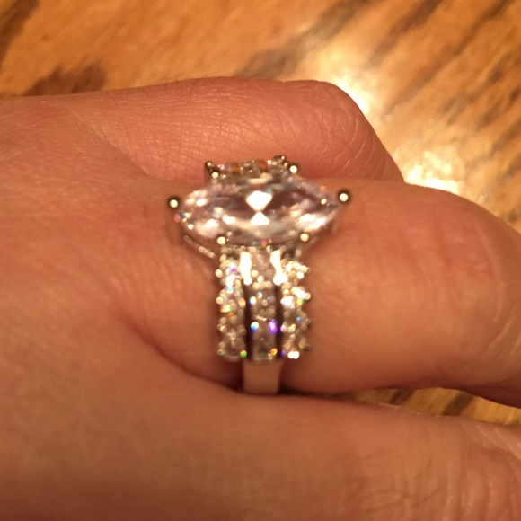 Woman's ring - Picture 2 of 2