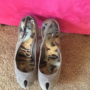 Suede pumps
