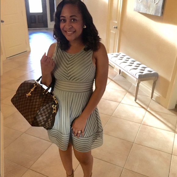 Meet your Posher, Krystal - Picture 2 of 4