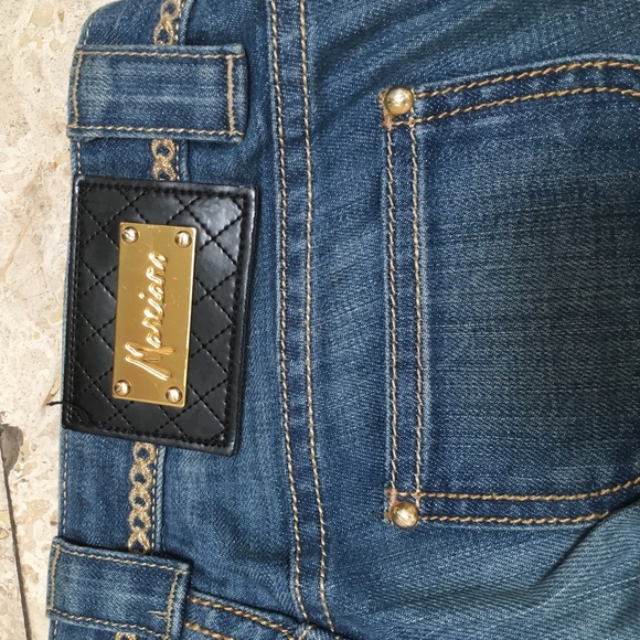 Marciano Jean Capris w Gold Braid Thread Detail - Picture 4 of 4