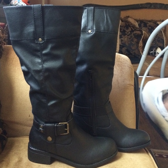 Tall boots. New with tag