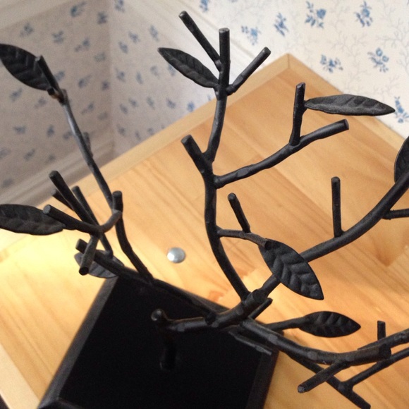 Urban outfitters tree jewelry stand - Picture 2 of 3