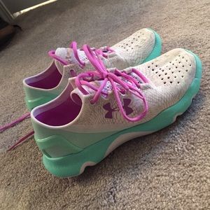 UA Speedform Sneakers