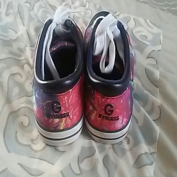 Colourful guess shoes - Picture 3 of 4