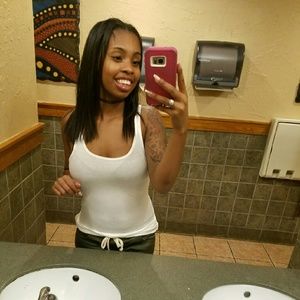 Meet your Posher, Monique