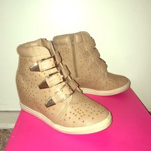 Sneaker booties with hidden wedge