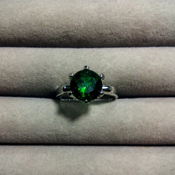 Size 7 Green Fashion Ring