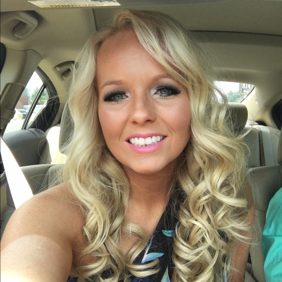 Meet your Posher, Melissa - Picture 3 of 3