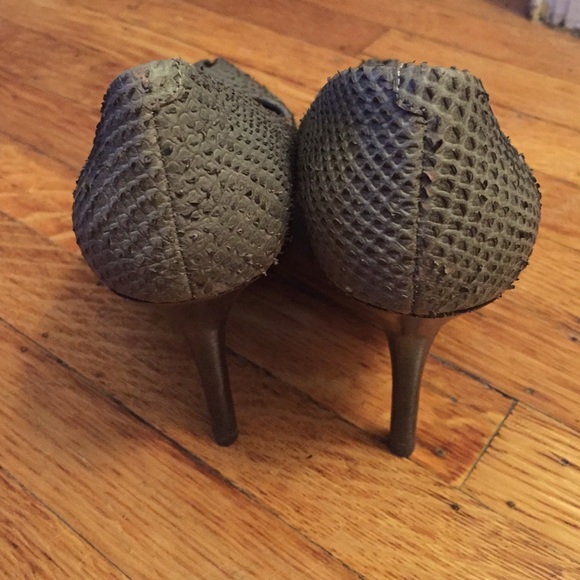 Grey textured Jessica Simpson heels - Picture 3 of 4