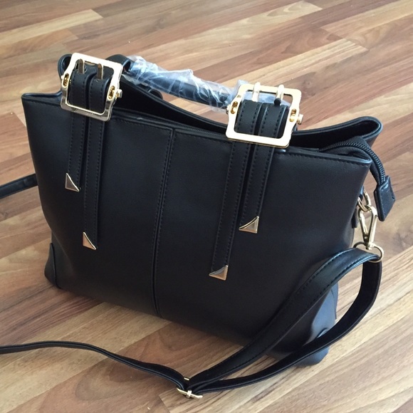 BRAND NEW. Beautiful black handbag.