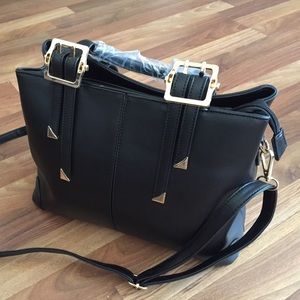 BRAND NEW. Beautiful black handbag.