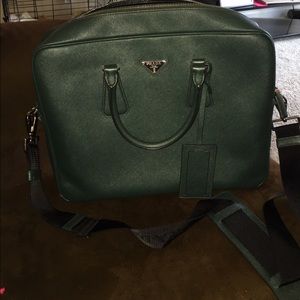 Prada saffiano leather travel bag! 💚