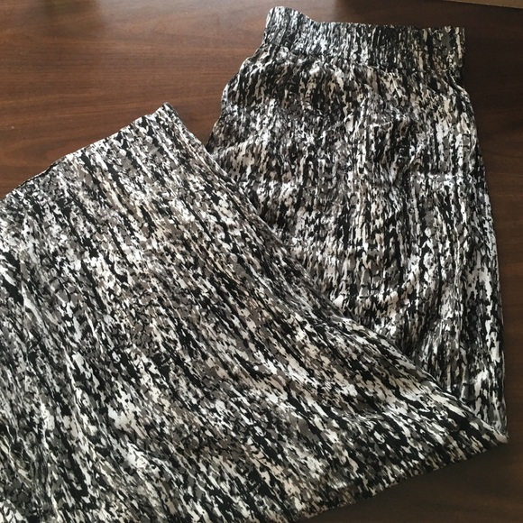 Black and gray palazzo pants.