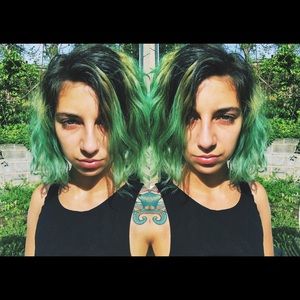 Meet your Posher, Caitlin