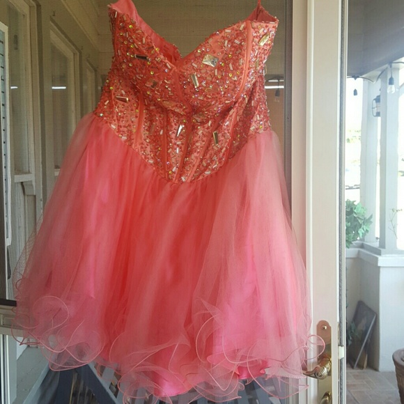 Dress - Picture 3 of 3