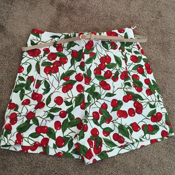 Zara Shorts - Zara high waisted cherry shorts fitted retro Zara Shorts - Zara high waisted cherry shorts fitted retro