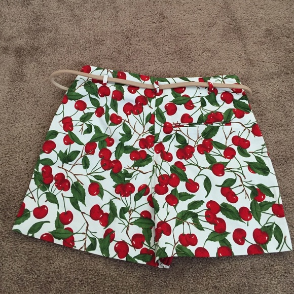 Zara Shorts - Zara high waisted cherry shorts fitted retro Zara Shorts - Zara high waisted cherry shorts fitted retro