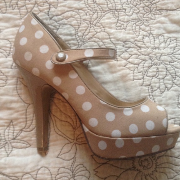 Adorable Polka Dot Mary Jane Heels