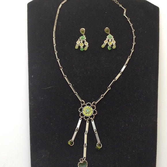 Beautiful necklace and earrings set ,new