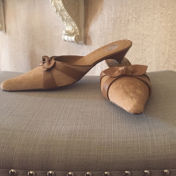 Yellow box pointed toe heel - Picture 2 of 2