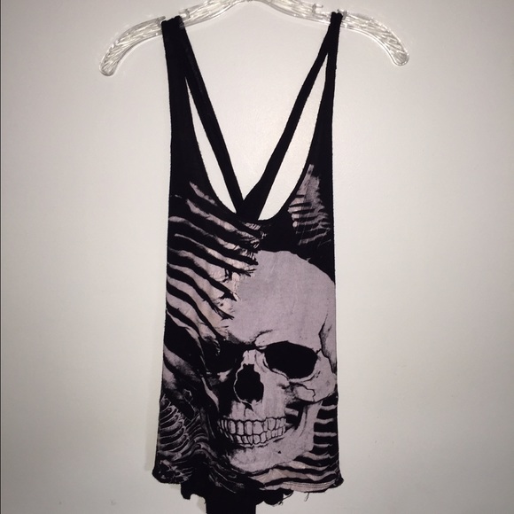 Black skull tank