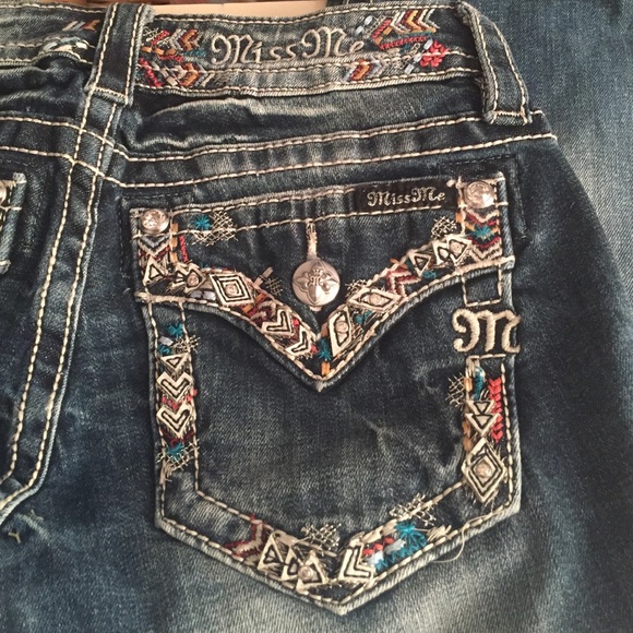 Cute cuffed capris Miss Me jeans!!!