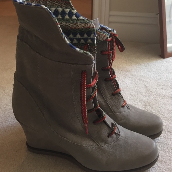 ANTHROPOLOGIE lightly worn, wedge shoes - Picture 3 of 3