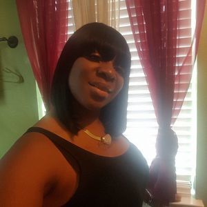 Meet your Posher, Monique