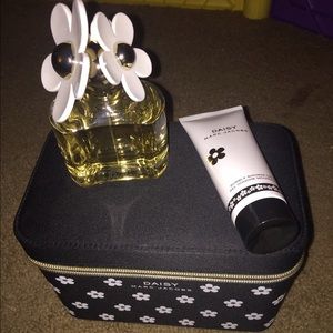 NEW Marc Jacobs daisy set!