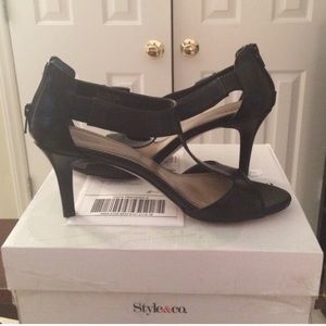 Style & Co. Black t-strap heel Sandal