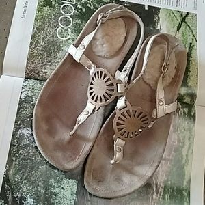 UGG sandals. ..