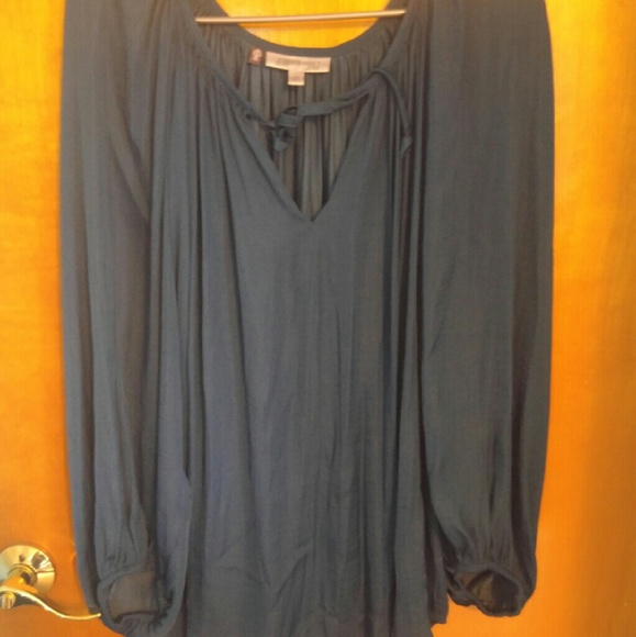 Gorgeous flowy Jennifer Lopez top