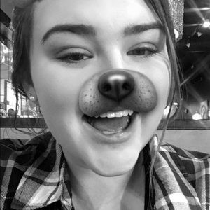 Meet your Posher, Emily