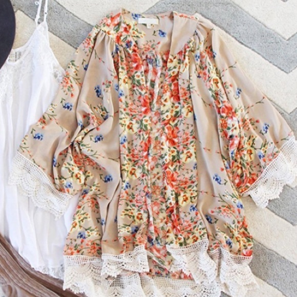 ๐Gorgeous Cardigan๐ - Picture 2 of 5