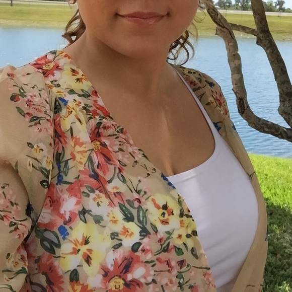 ๐Gorgeous Cardigan๐ - Picture 4 of 5