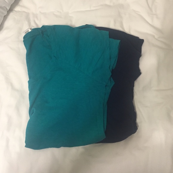 Motherhood Maternity scoop neck tshirt bundle