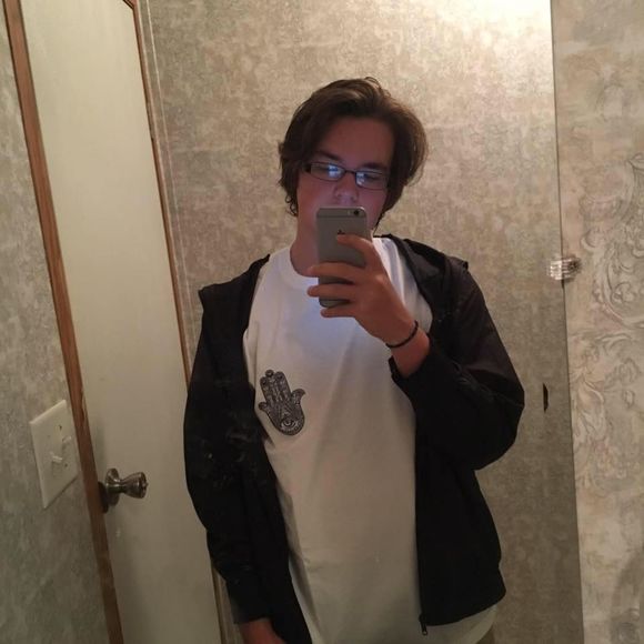 Meet your Posher, Hunter - Picture 1 of 1