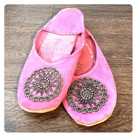 Magenta Leather Beaded Slippers