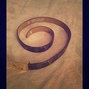 Brown leather Louis Vuitton belt