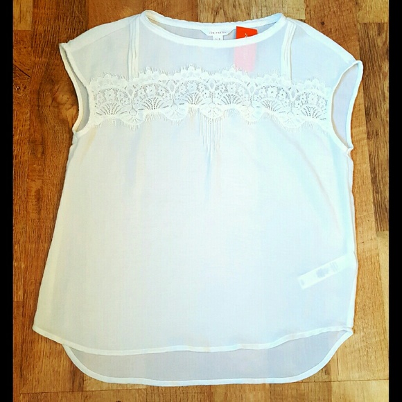 Joe Fresh Tops - ❌SOLD❌Cream Scalloped Eyelash Lace High Low Top