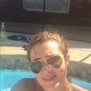 Meet your Posher, Noufissa