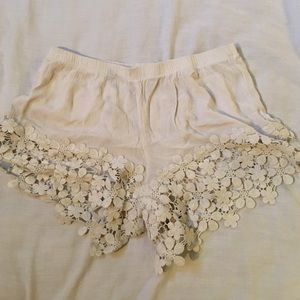 Comfortable flower fringe shorts