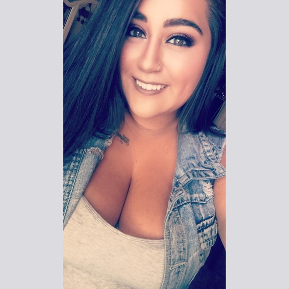 Meet your Posher, Courtney