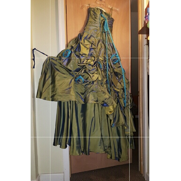 Dress - Picture 2 of 4