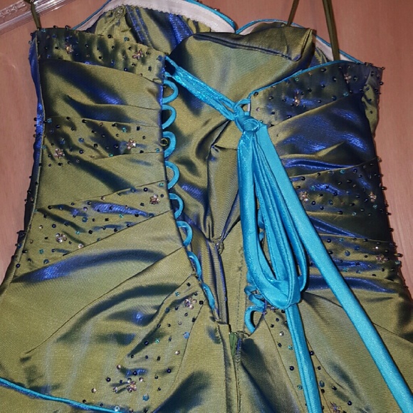 Dress - Picture 3 of 4