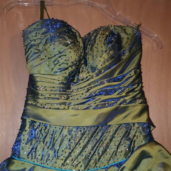 Dress - Picture 4 of 4