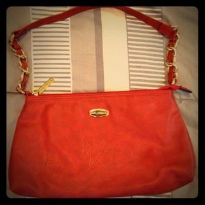 Sofia Vergara red handbag with gold chain strap