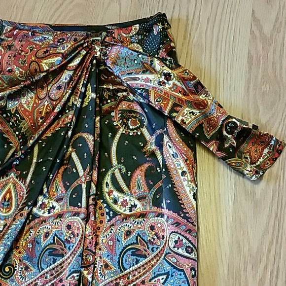 Paisley skirt with a fun detailed like bow - Picture 3 of 4
