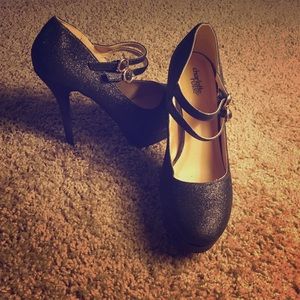 Super cute black sparkly heels 🌟